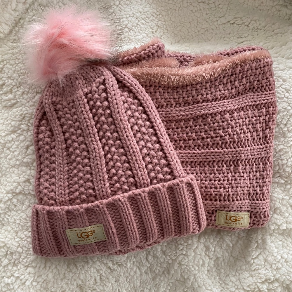 Ugg 2pc hat and scarf set